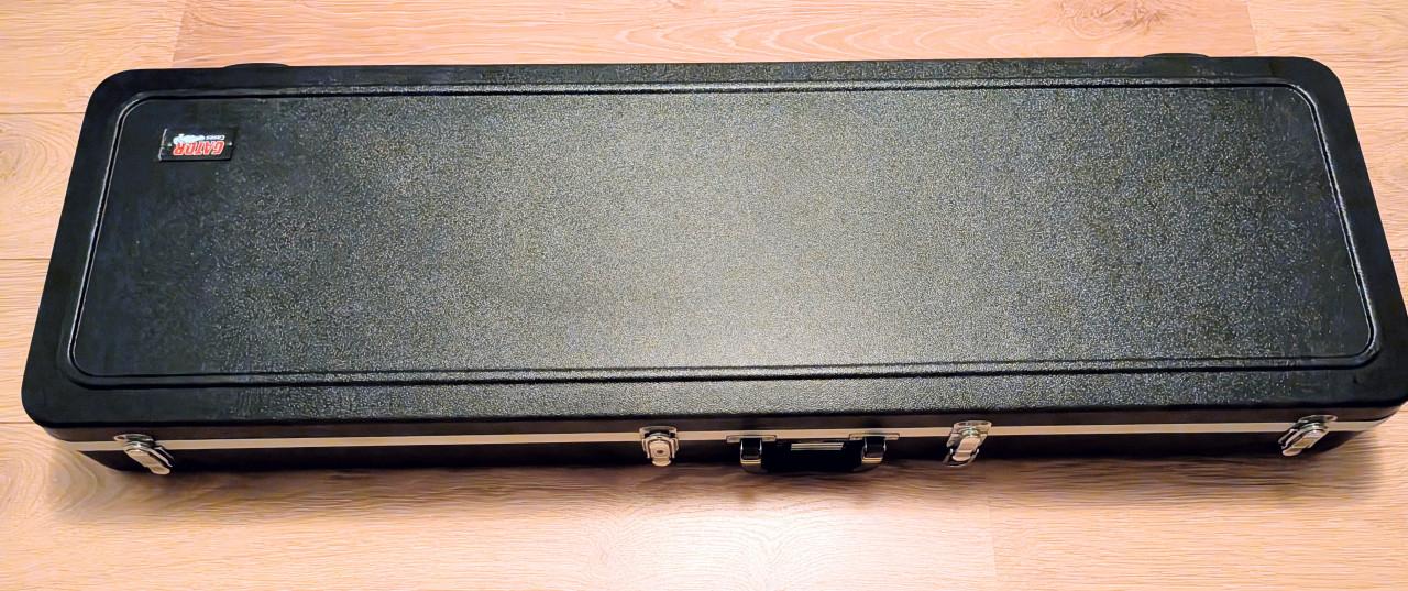 Drie hard case instrument koffers