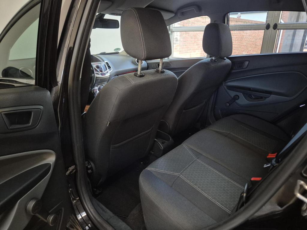 Ford Fiesta 1.4 titanium / automaat / nieuwe distriebutieriem