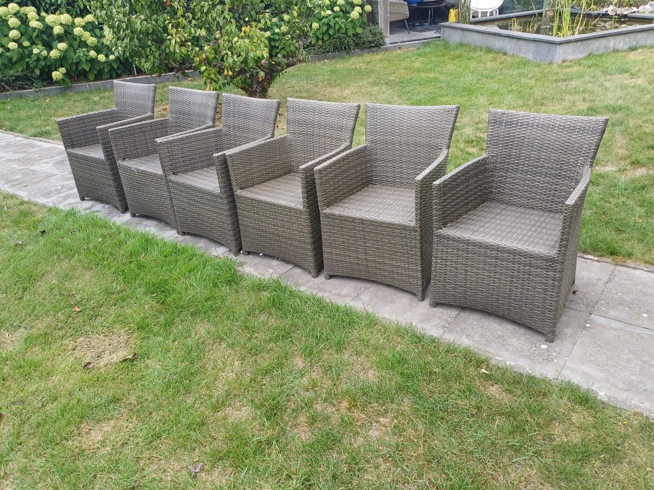 6 tuinstoelen. [Gereserveerd]