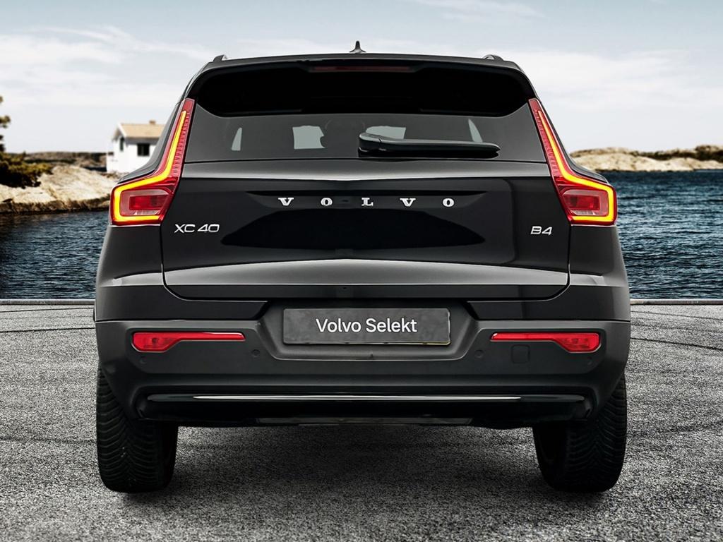 Volvo XC40 b4 194pk plus dark| achteruitrijcamera| trekhaak| adap.cruise