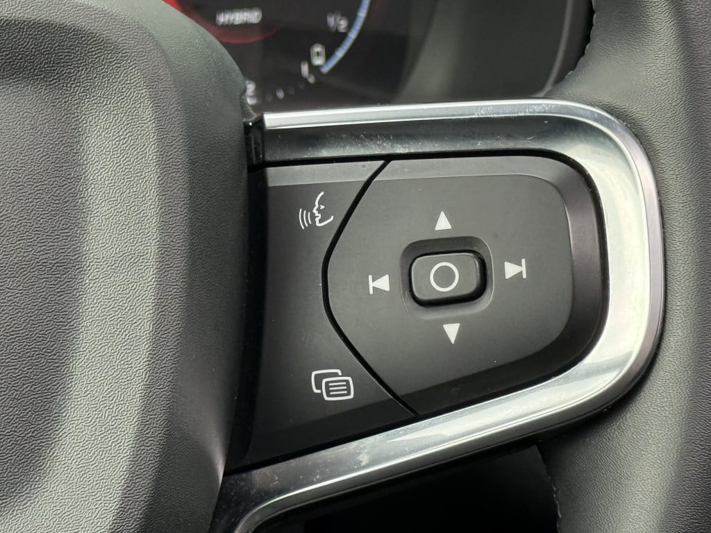 Volvo XC40 t4 211pk recharge ultimate dark | panodak| adap.cruise| leder| c
