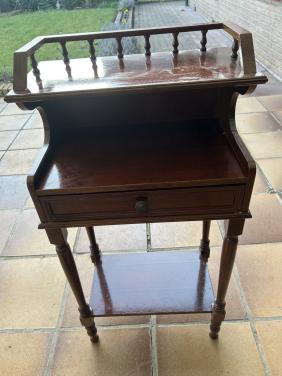 Brokante telefoon tafel