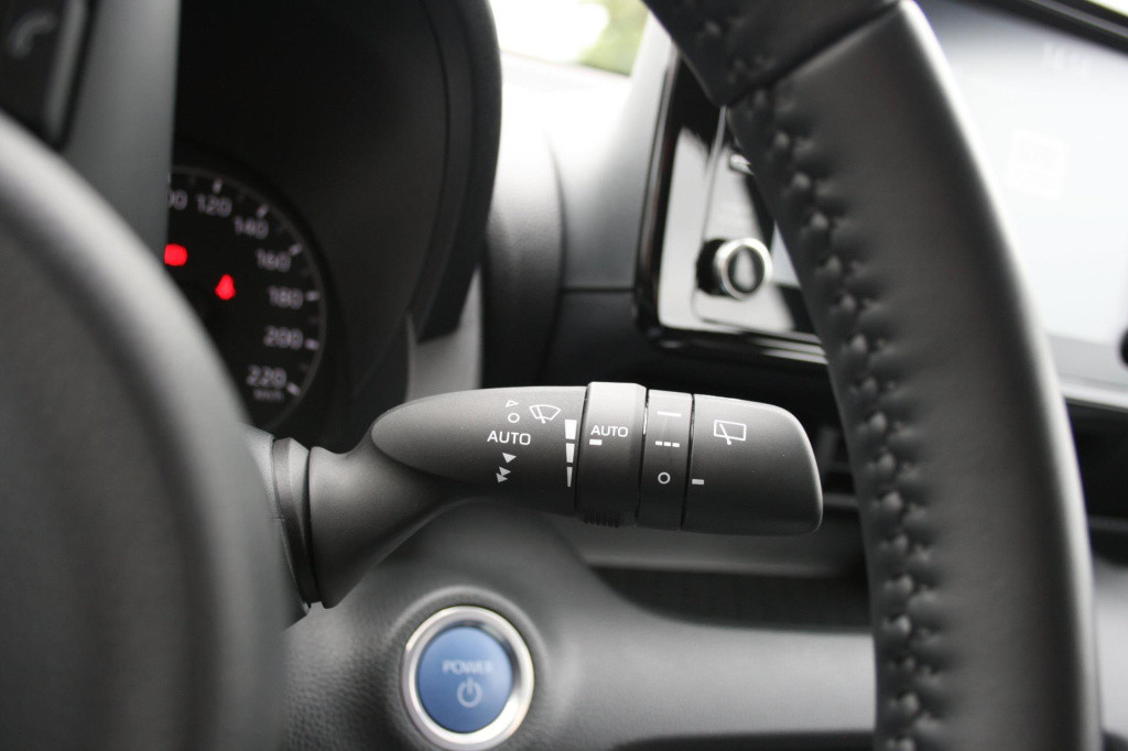 Mazda 2 Hybrid 1.5 centre-line