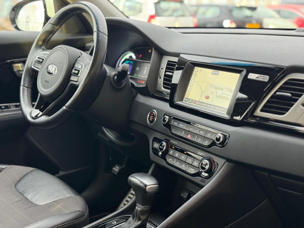 Kia Niro 1.6 gdi hybride - stoelverwarming - stuurwielverwarming - leer