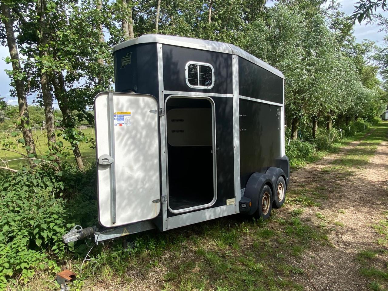 Te Koop: mooie IFOR WILLIAMS paarden trailer voor 2 paarden