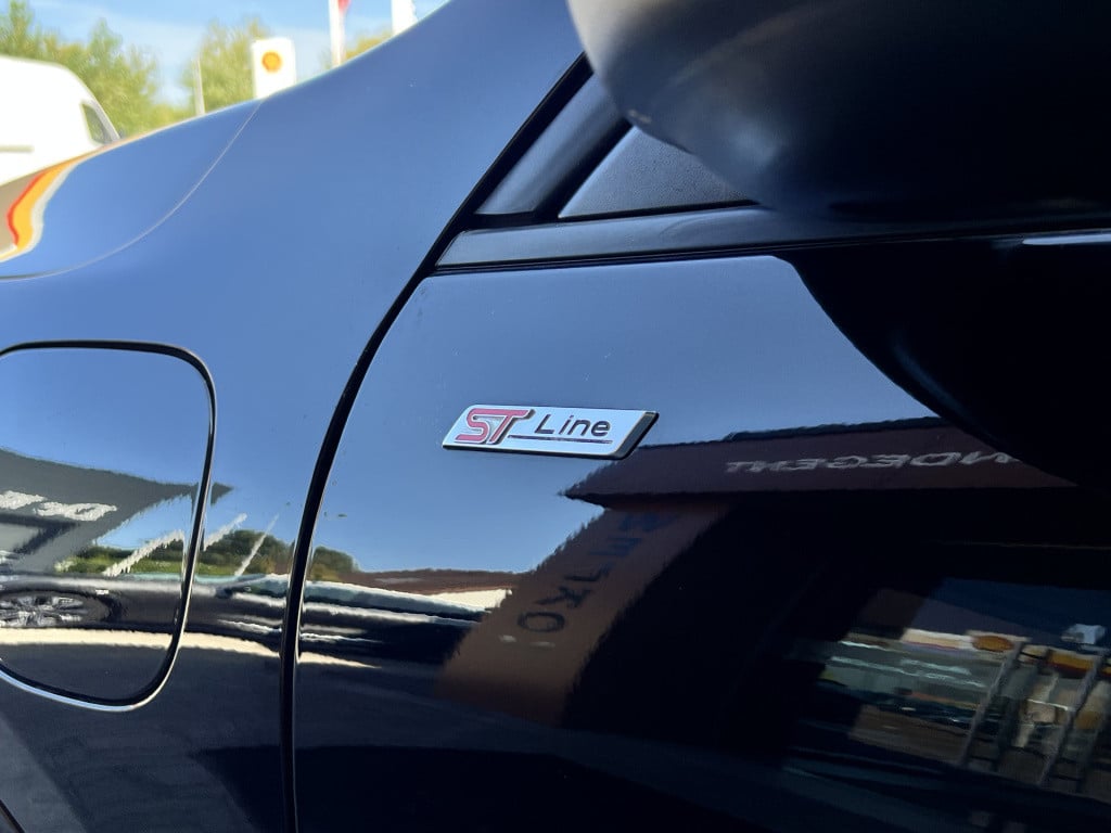 Ford Kuga 2.5 phev st-line x | camera | trekhaak | stoel/ stuur verwarming 