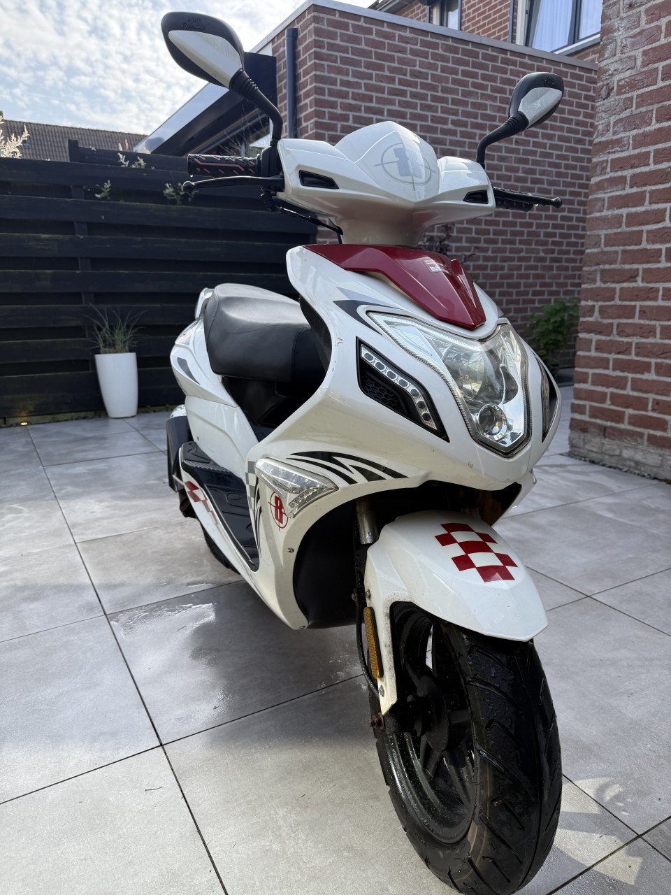 Agm scooter R8
