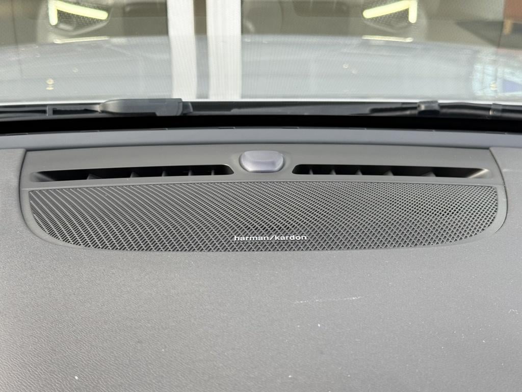 Volvo XC40 b4 197pk plus dark |adap.cruise| trekhaak | camera| elektrische