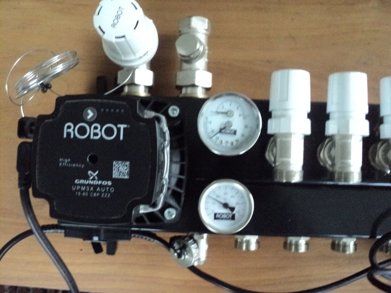 Vrijwel nieuwe 6 groep ROBOT verdeler vloerverwarming GERESERVEERD