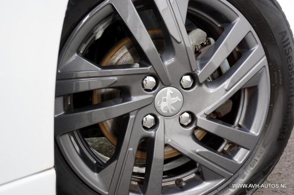 Peugeot 208 1.2 puretech allure automaat