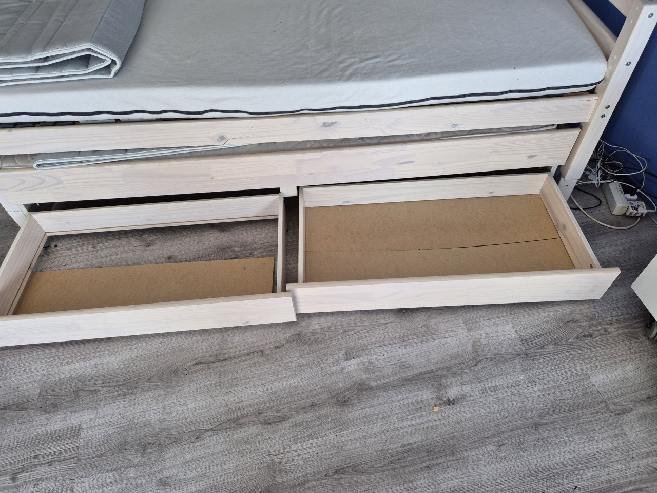 Bed met uitschuifbed