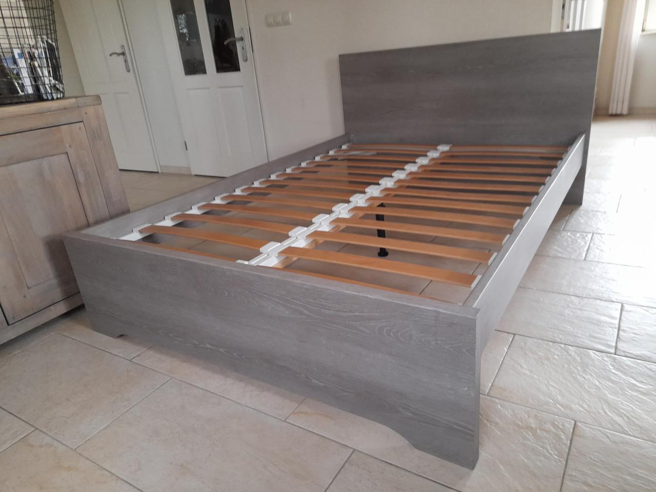 140 x 200  bed (in goede nette staat )