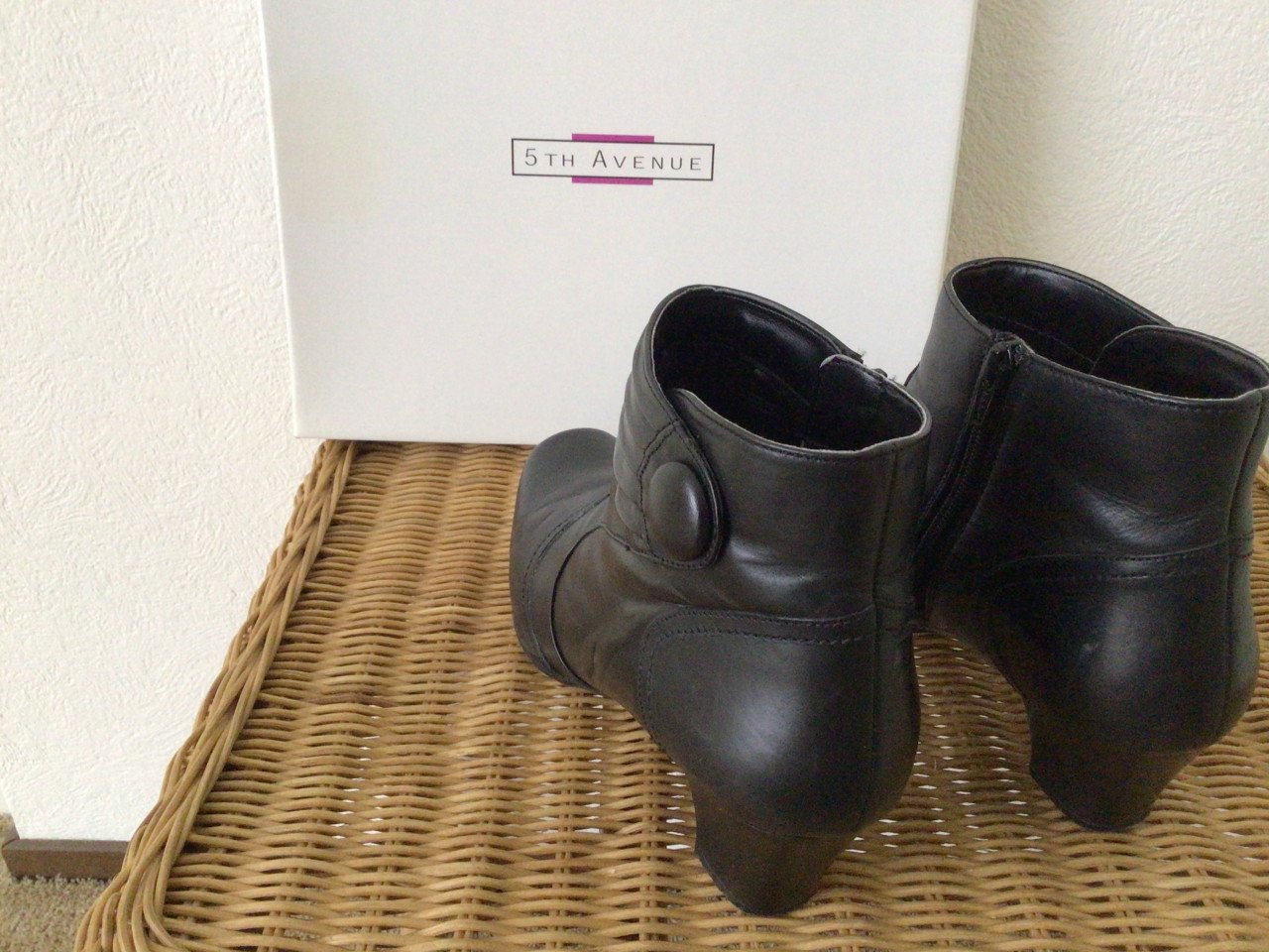 Div. Schoenen (maten 41 en 41 1/2 ) voor 5 euro per paar.