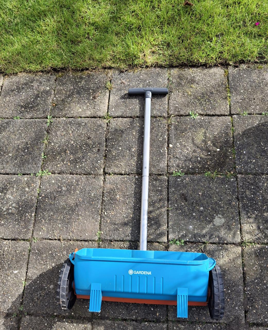 Gardena meststrooiwagen