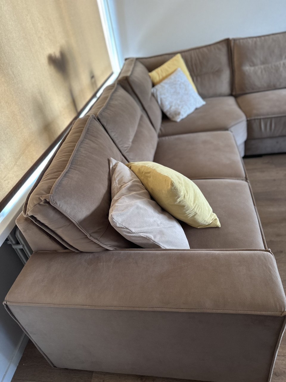 6 personen Hoekbank beige 1 jaar oud + salon tafels