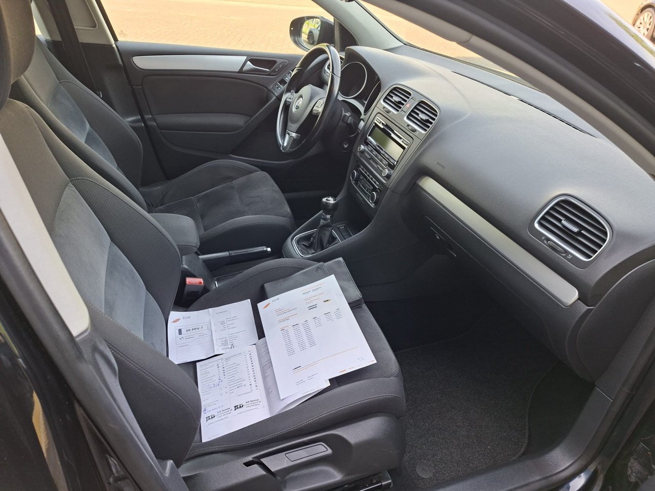 Volkswagen GOLF 1.2 TSI BlueMotion Highline 5deurs bj:2011 airco i.z.g.st