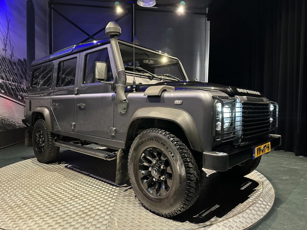 Land Rover Defender 2.4 td 110" x-tech dc *grijs kenteken 7 persoons*