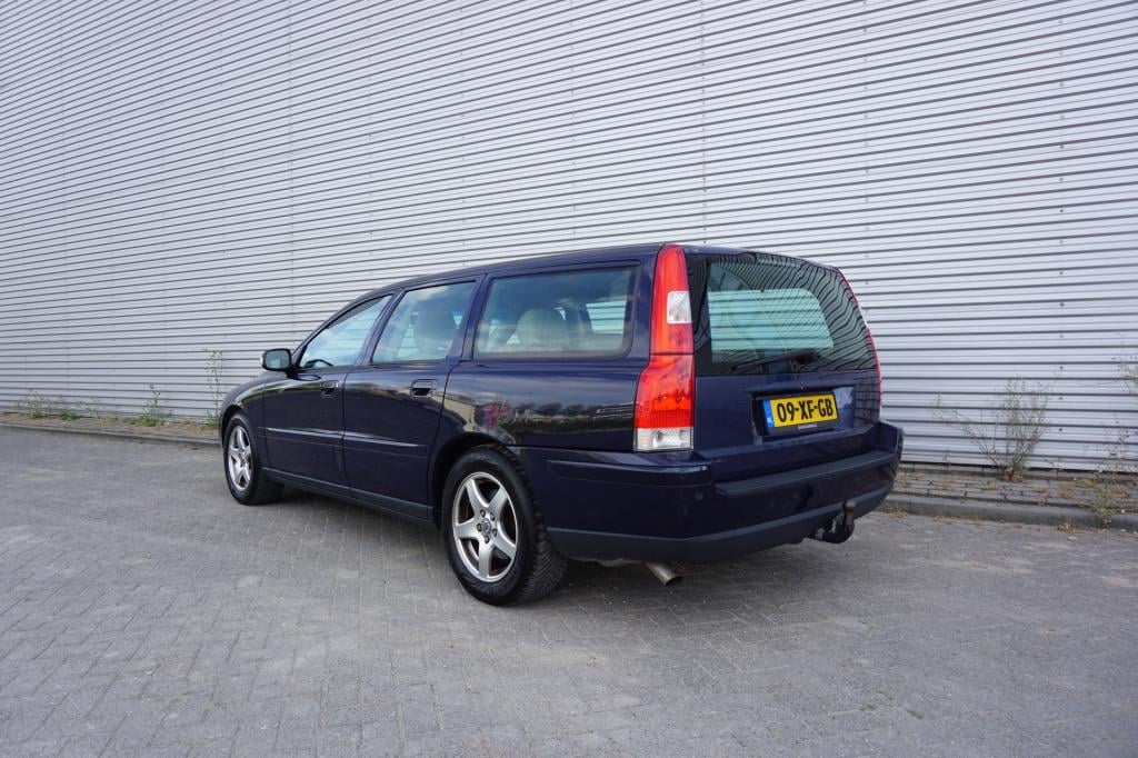 Volvo V70 2.4d edition airco / cruise / elektr. ramen / trekhaak / lm velge