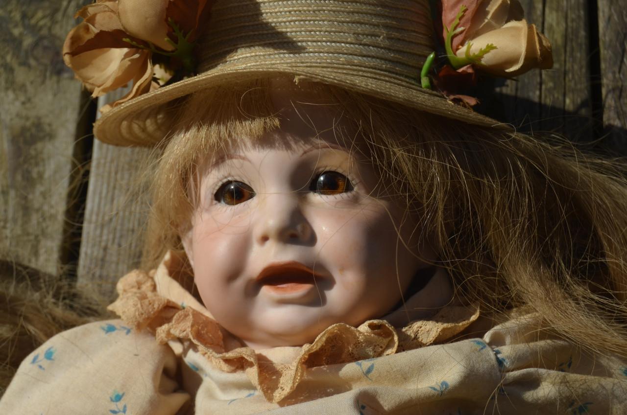 'Antieke' pop, biscuit (heet dat zo?) hoofd