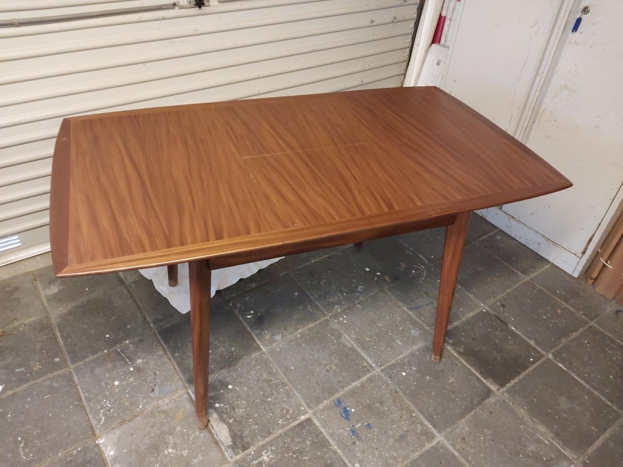 Te koop,Tafel antiek