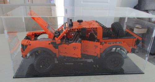 Div Modeleden  Ford  Tecnic lego  in vitrine