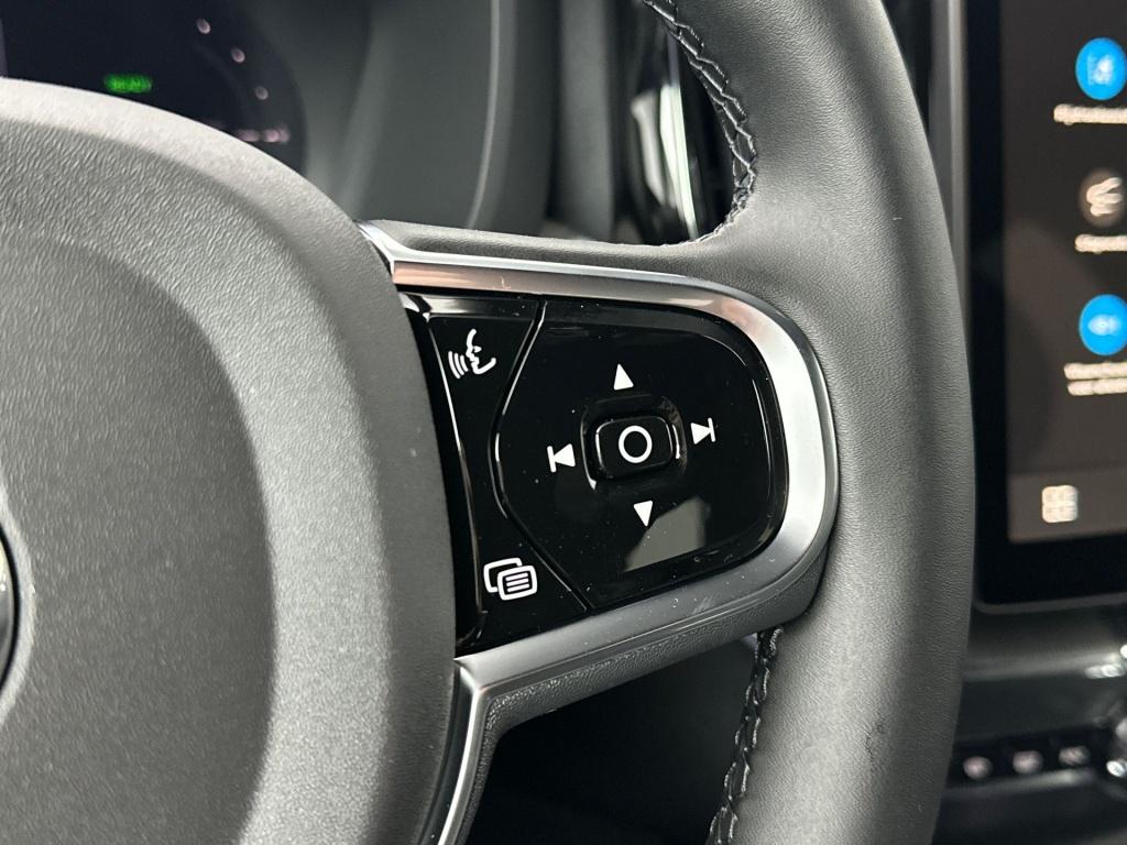 Volvo XC60 plus black edition recharge 360 camera