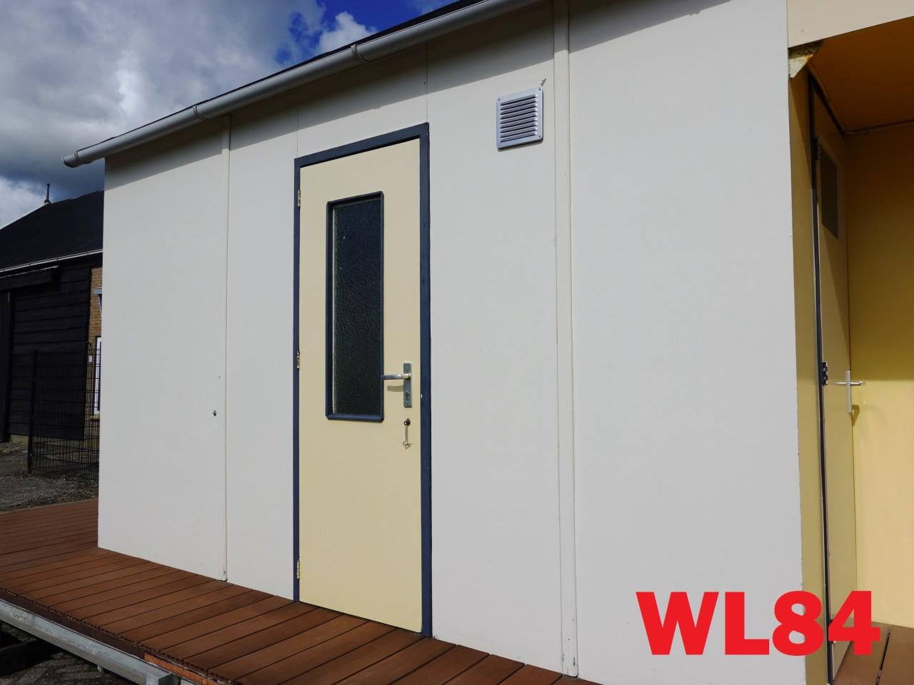 Strandhuisje met opklapbaar vlonder terras geschikt voor 4 pers