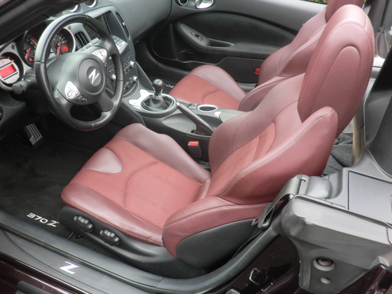 Nissan 370Z  cabrio  11-2011   43500km   Nieuwstaat