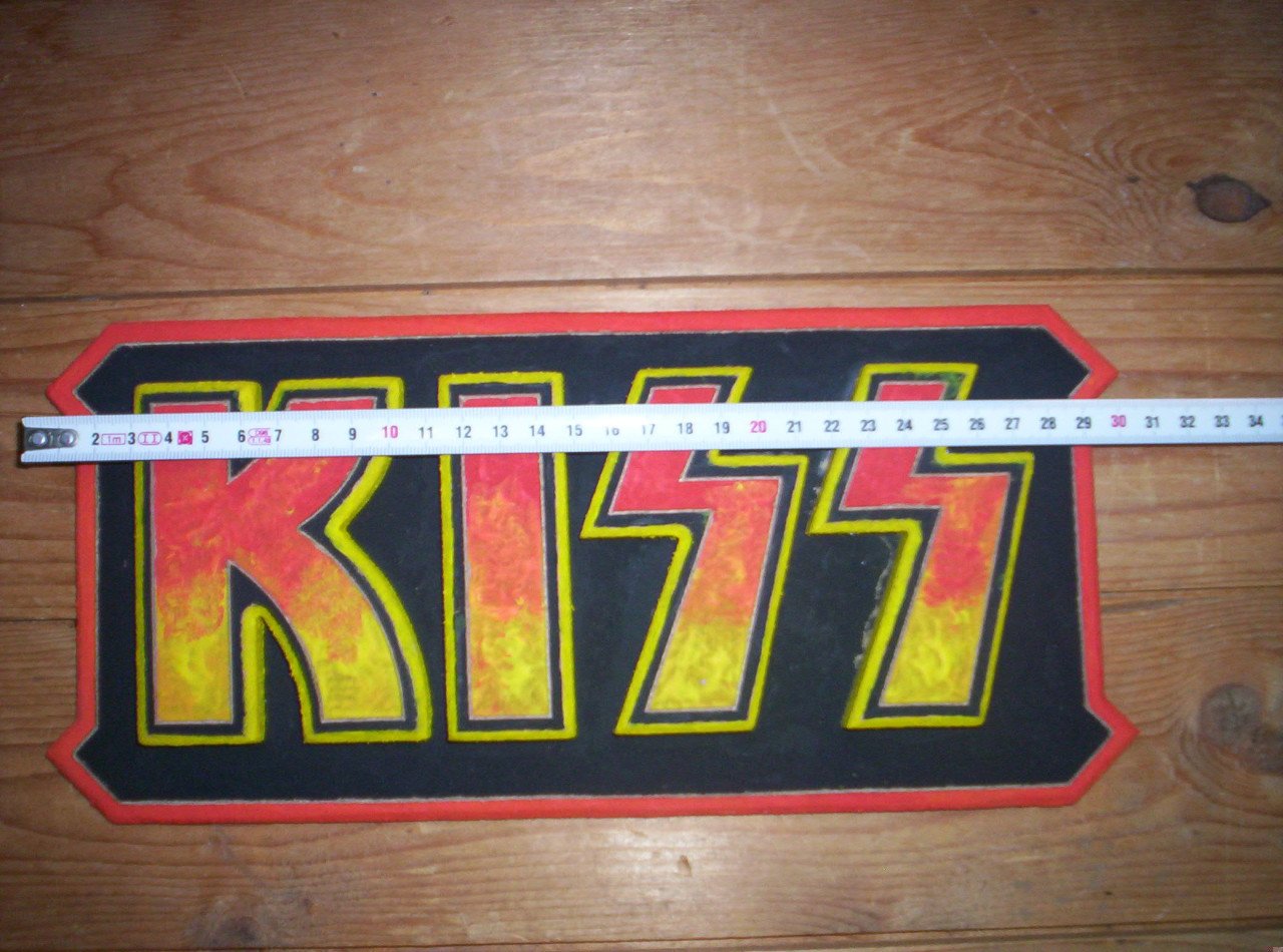 Te koop bord met tekst KISS