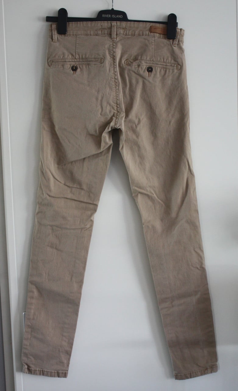 Bruine spijkerbroek maat 28-32