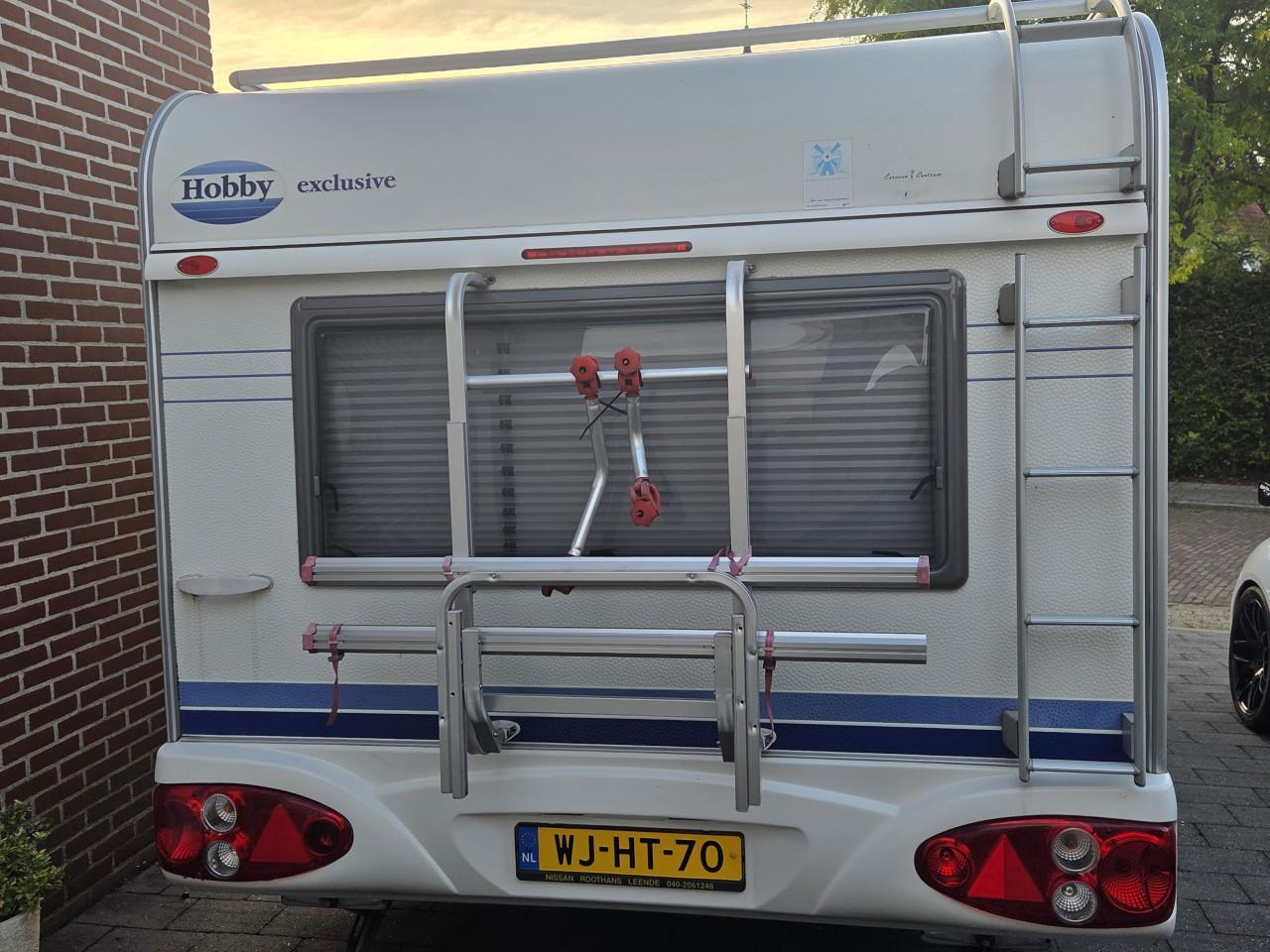 Hobby 460 met voortent en luifel