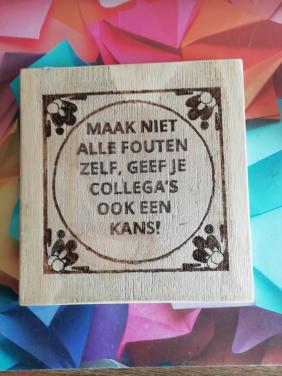 Houtenplank met tekst