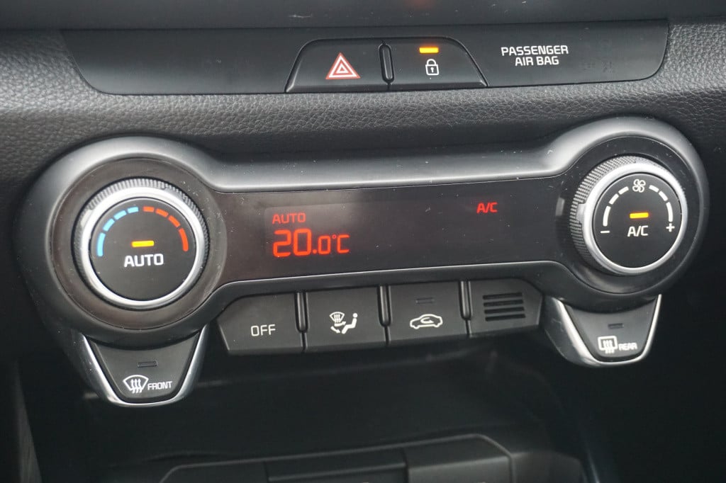 Kia Stonic 1.4 mpi automaat -  climate / navi / cruise / parkeers. / camera