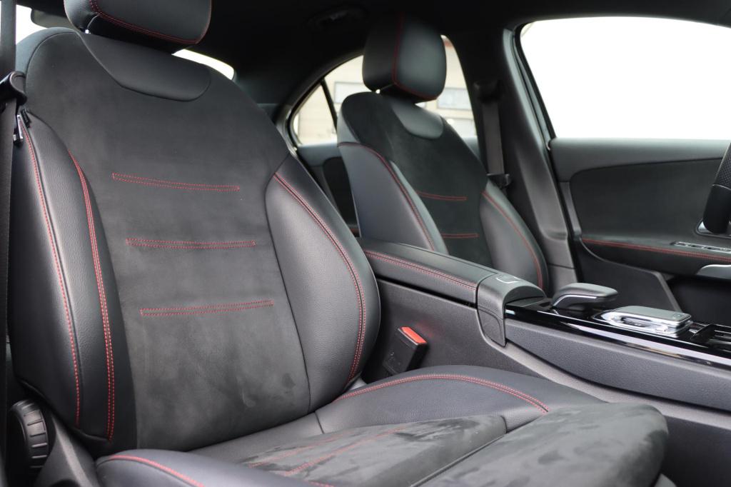 Mercedes-Benz A-Klasse 180 business solution amg 136pk automaat
