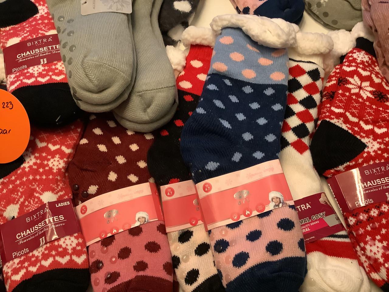 Partij leuke fluffy sokken met antislip. ( partij 223)