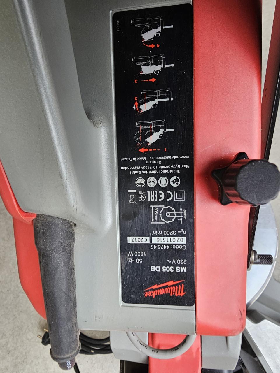 Milwaukee afkortzaag