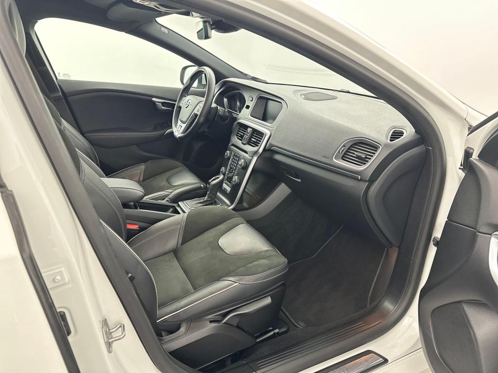 Volvo V40 t3 153pk aut6 polar+ sport| pano| camera| h&k sound| dab+