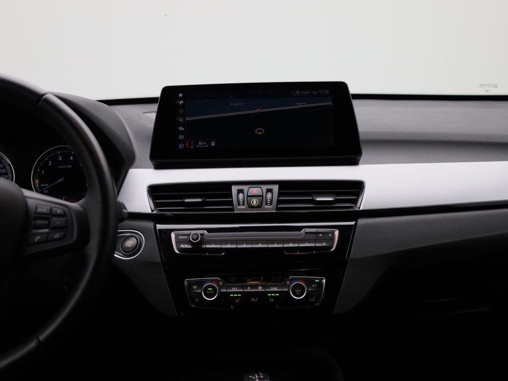 BMW X1 xdrive25e executive | automaat | lmv | parkeer sensoren | camera | c