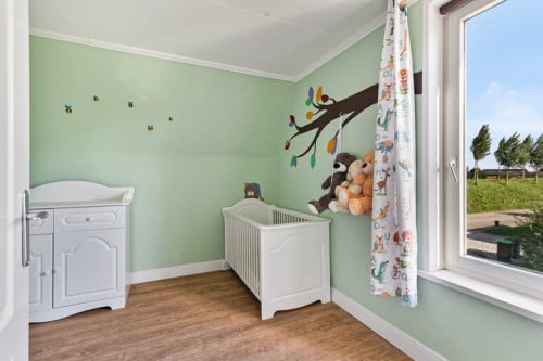 Complete babykamer (ledikant, kast, commode, wandrek)