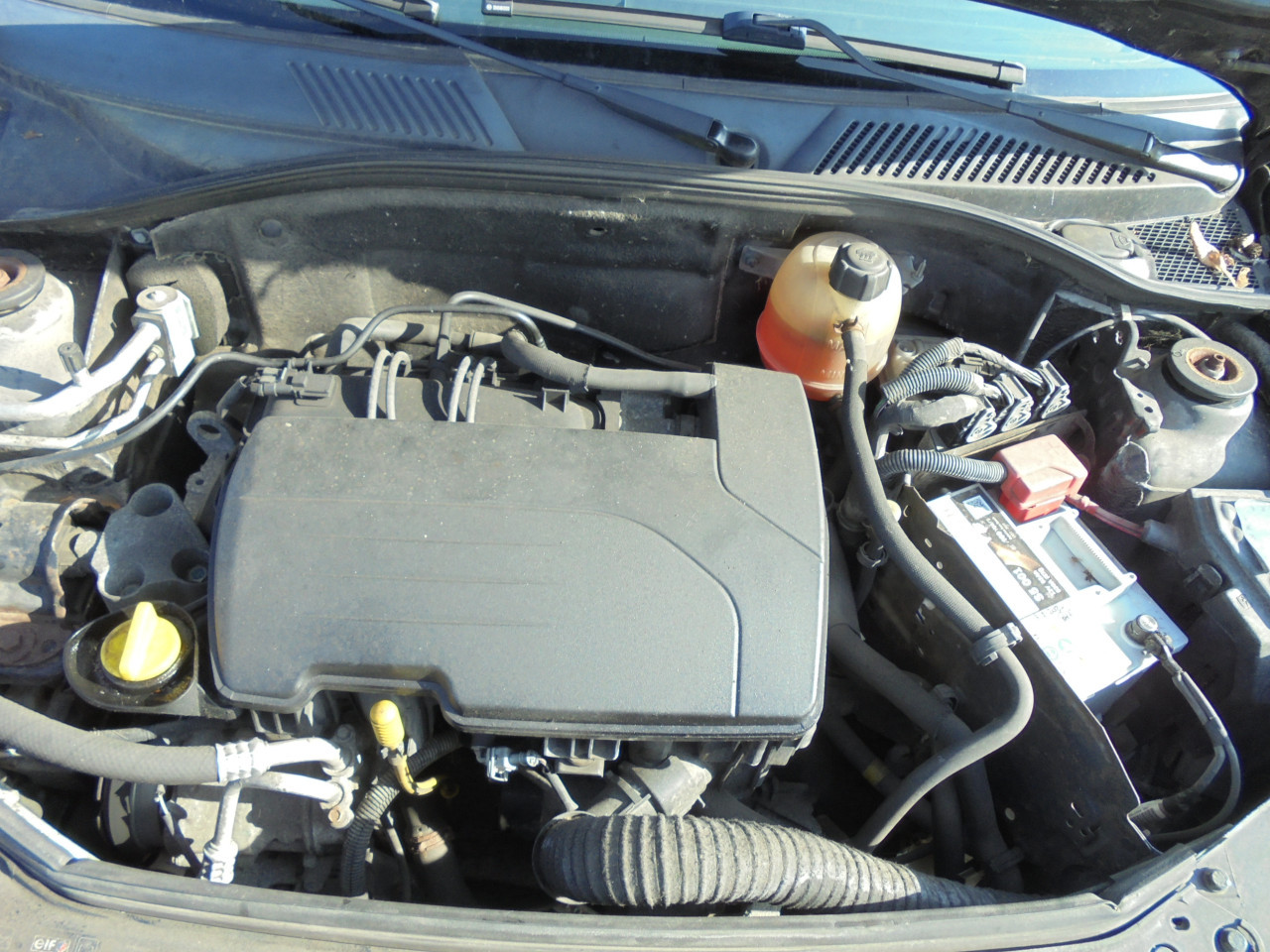 Clio 1.2-16V Zwart Metallic apk januari 2026 met N.A.P Airco ijskoud € 1850