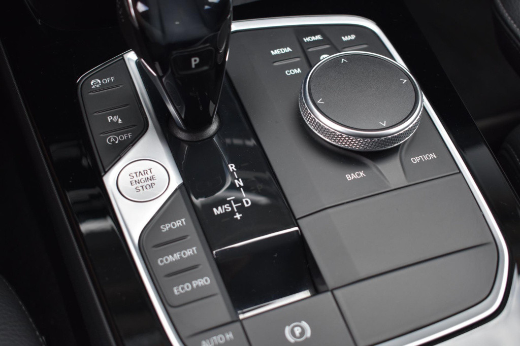 BMW 1 Serie 118i sport line | stoelverwarming | apple carplay | android aut