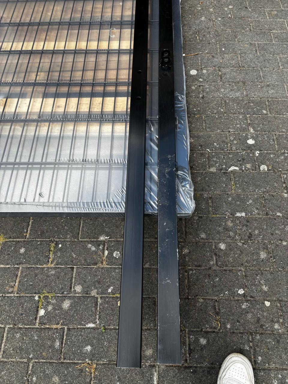 Looppoort dubbelstaafmat 8/6/8 (nieuw in plastic) inclusief palen