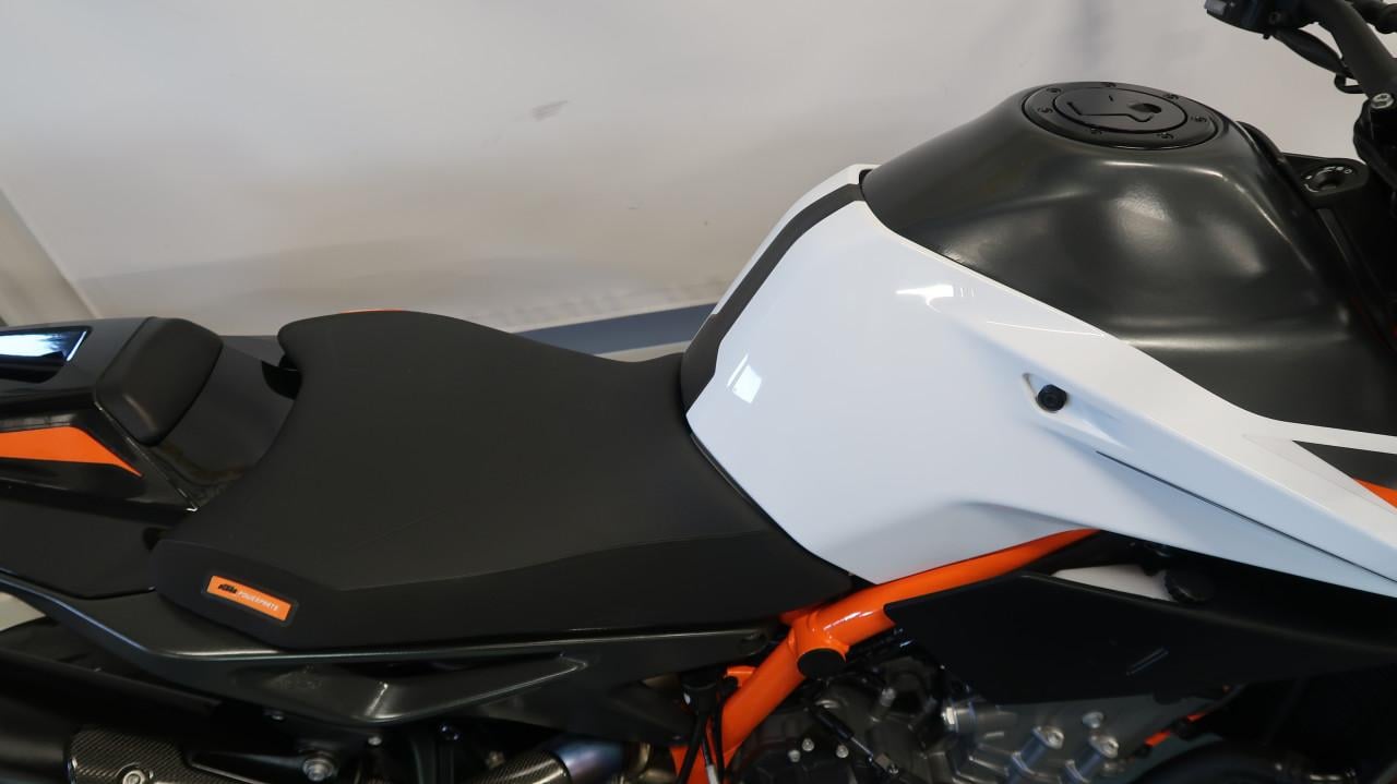 2020 KTM 890 Duke R als nieuw!