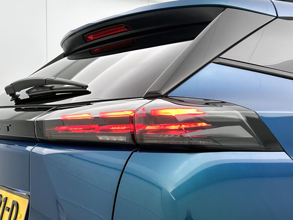 Peugeot 2008 100 pk allure | rijklaar | parkeersensoren rondom | apple carp