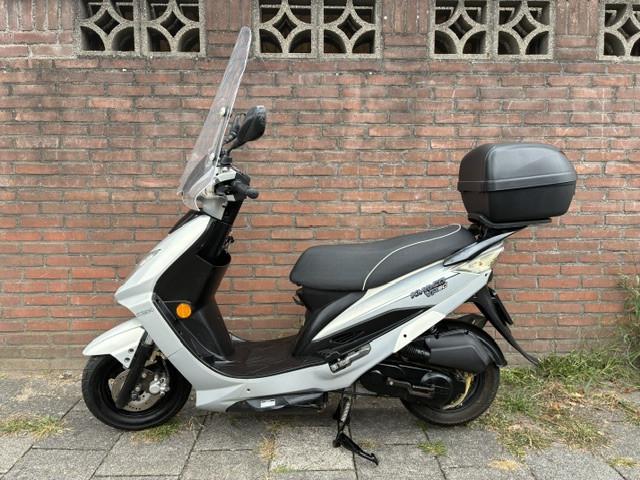 MOOIE KYMCO VP50 4 TAKT SNOR SCOOTER ! WEINIG KM ! BJ 2013