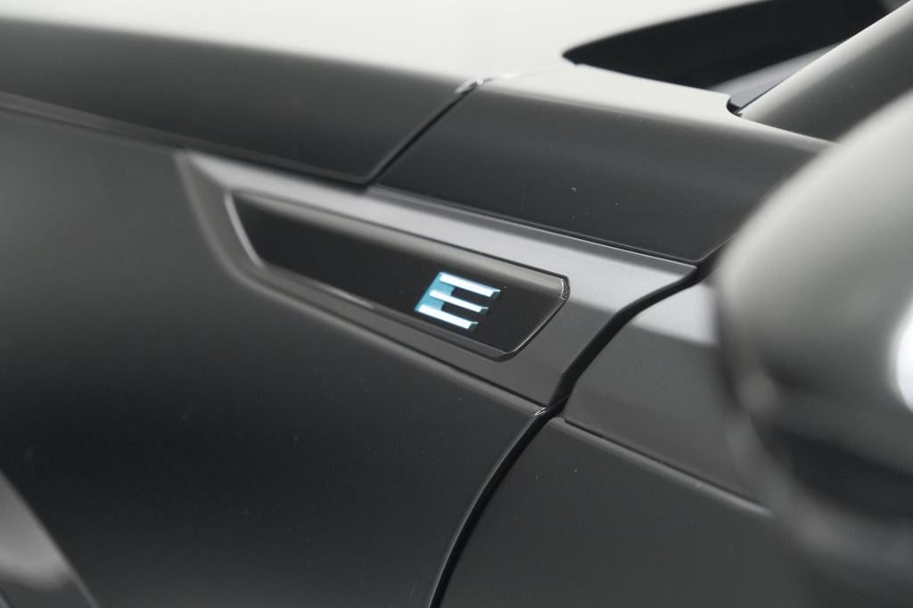 Peugeot E-2008 ev allure 54 kwh | 11 kw lader | warmtepomp | apple carplay 