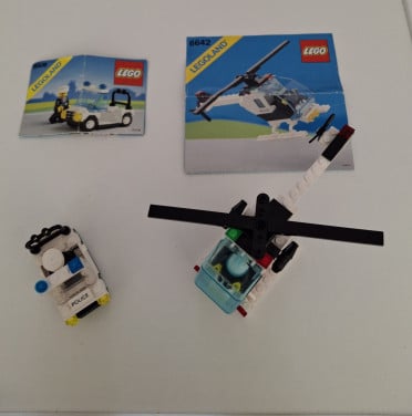 2 vintage Lego  Police sets