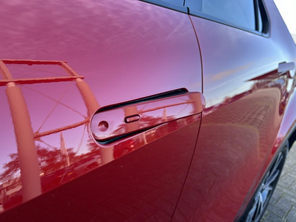 Toyota C-hr 1.8 hybr 140 first