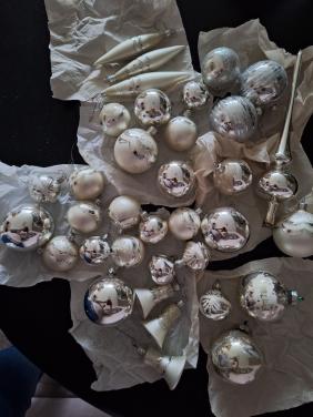 Kerstboomballen,  kerstballen en piek. Glas.