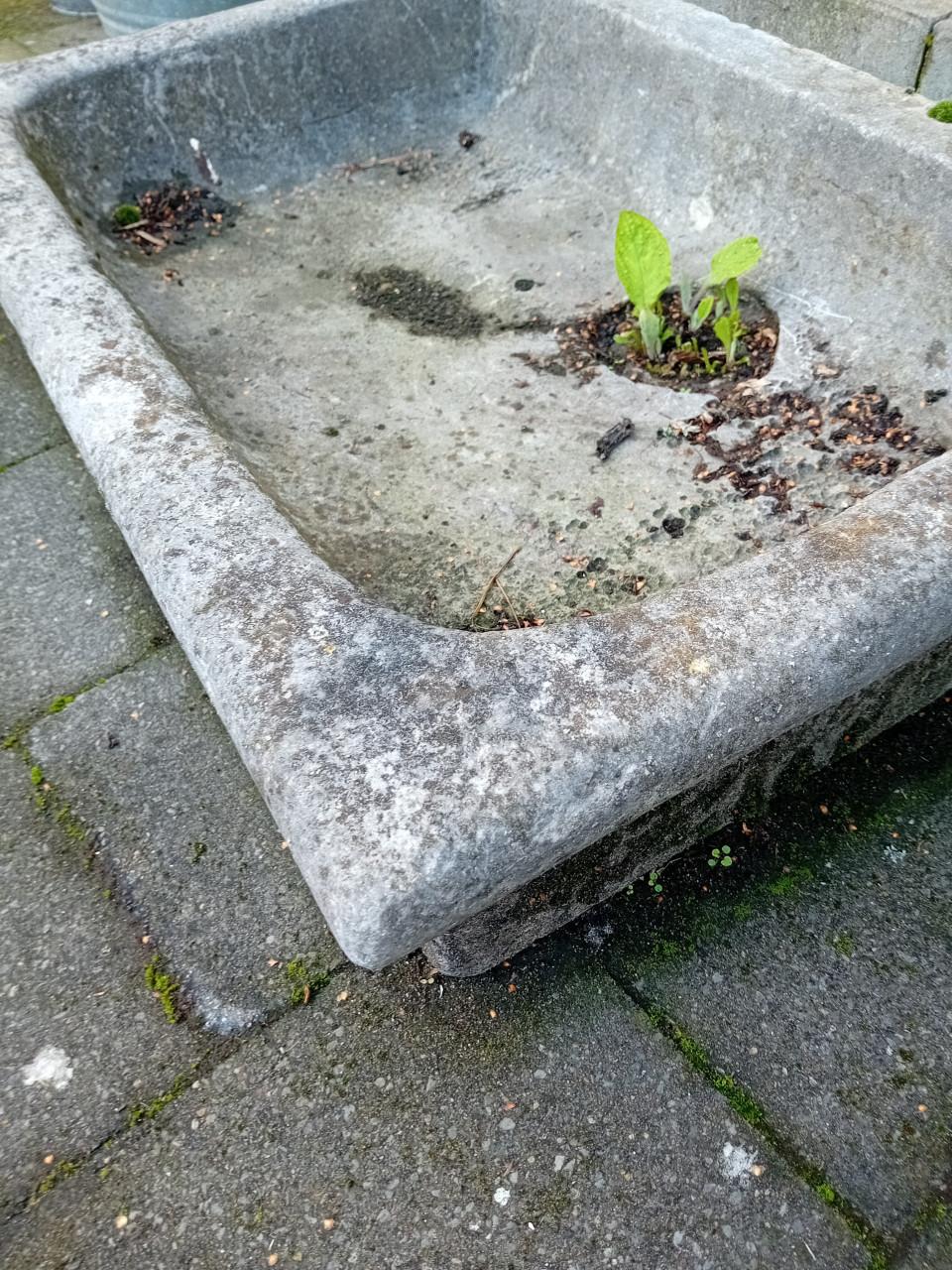 Natuurstenen wasbak antiek
